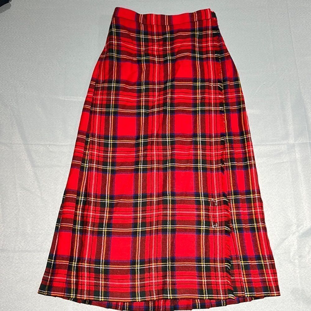 Tartan Plaid Scottish Kilt Skirt Vintage by the Edinburg woolen mill company D40